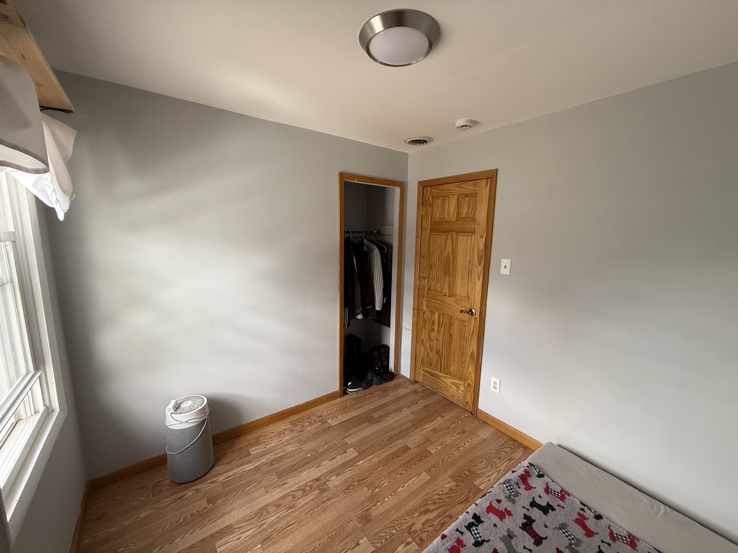 208 West Nippersink Road Round Lake, IL 60073 - Photo 13 of 32 a view of an empty room and window