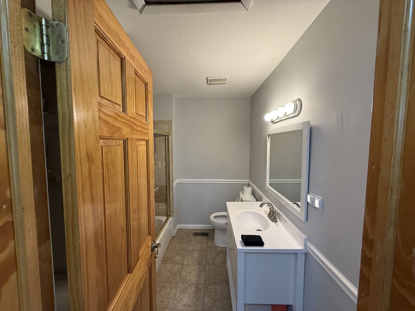 208 West Nippersink Road Round Lake, IL 60073 - Photo 14 of 32 a bathroom with a sink a mirror and a bathtub
