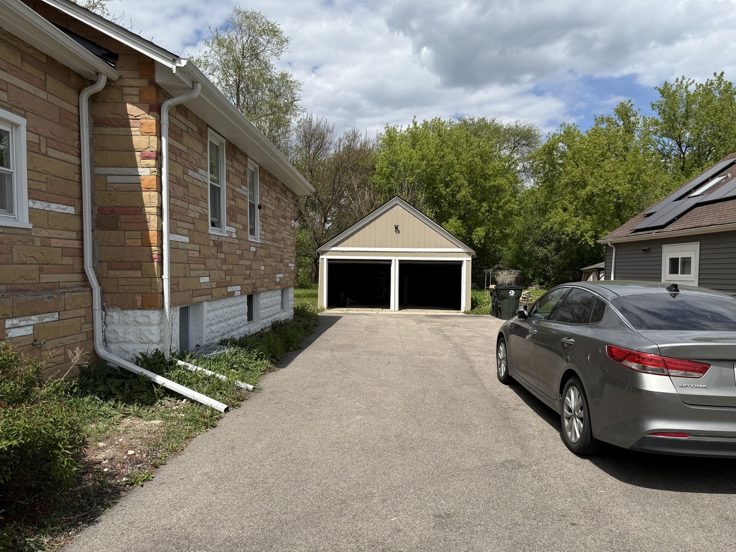 208 West Nippersink Road Round Lake, IL 60073 - Photo 2 of 32 a car parked in front of a house