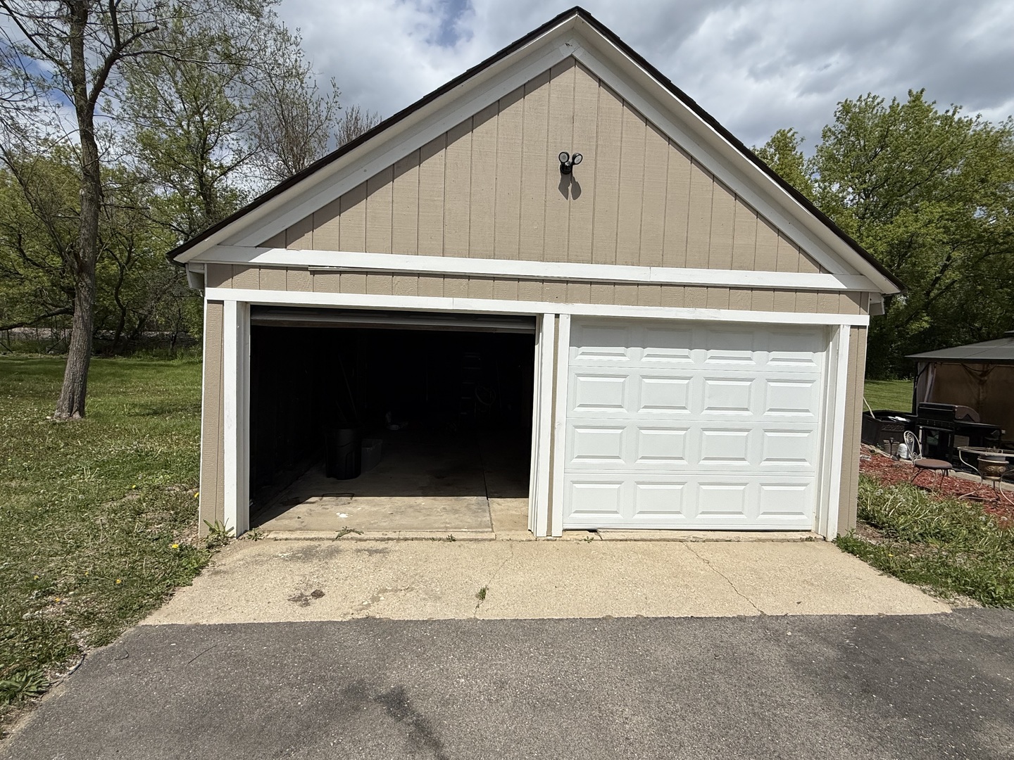 208 West Nippersink Road Round Lake, IL 60073 - Photo 26 of 32 a front view of a house with a yard and garage
