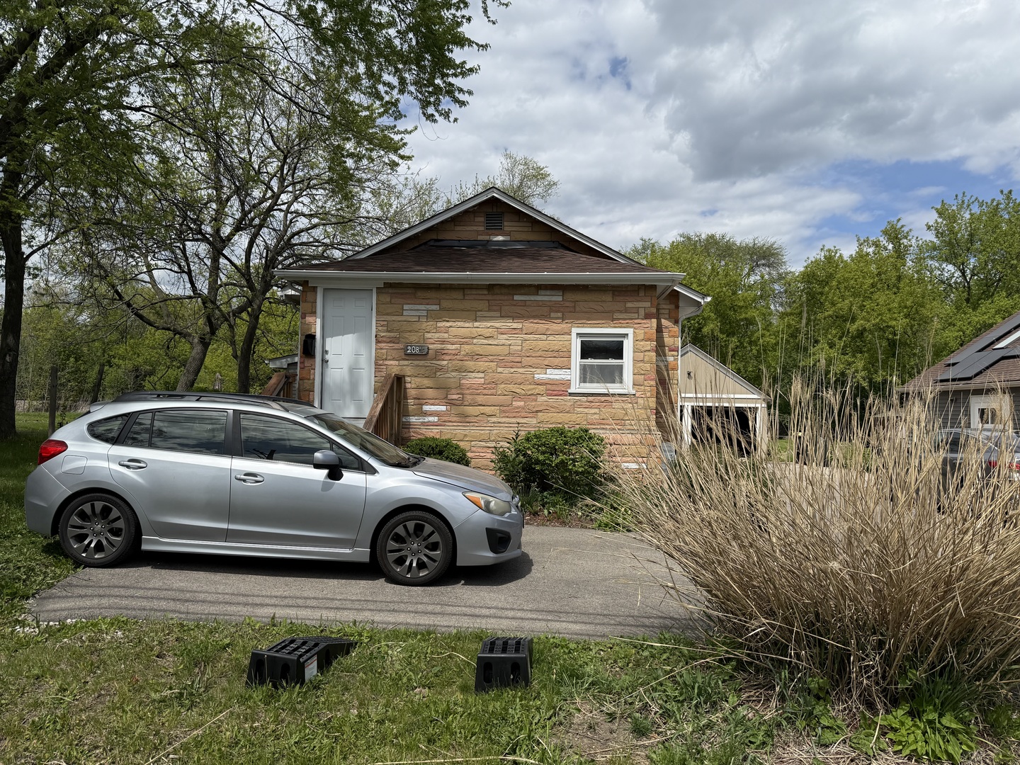 208 West Nippersink Road Round Lake, IL 60073 - Photo 31 of 32 a view of a car in front of a house