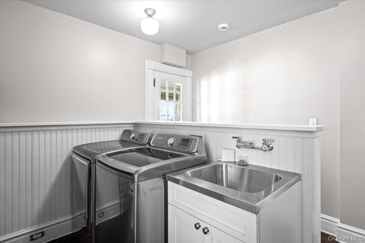 201 North Broadway Nyack, NY 10960 - Photo 31 of 36 a bathroom with a sink and a mirror