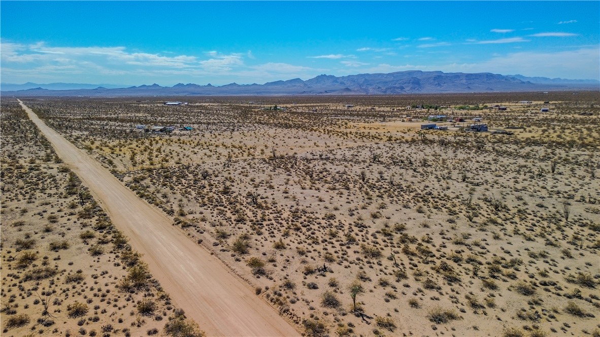 207-24-032 West Desierto Road Yucca, AZ 86438 - Photo 5 of 10