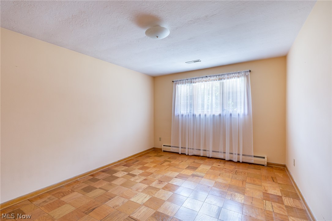 11671 Schreiber Road Valley View, OH 44125 - Photo 16 of 32 Gallery Image 16