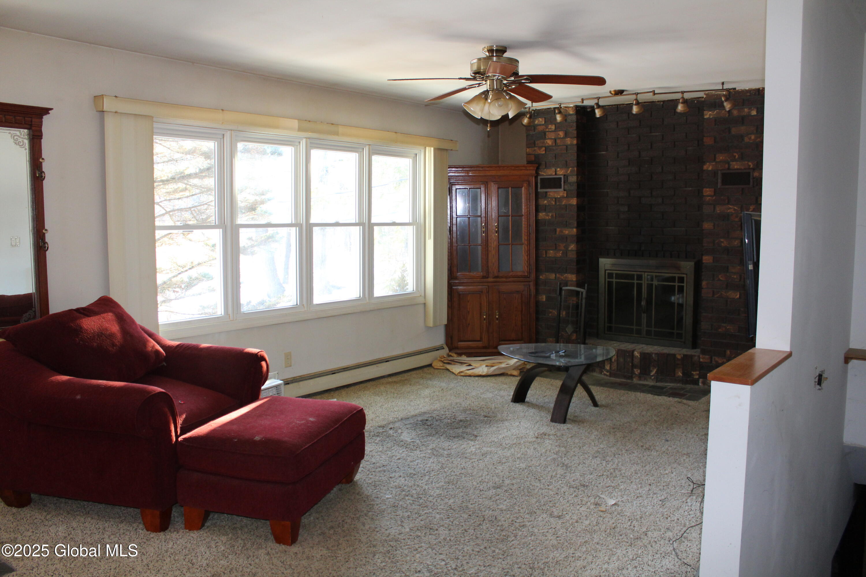 3224 Putnam Road Rotterdam, NY 12306 - Photo 28 of 41 Living Room