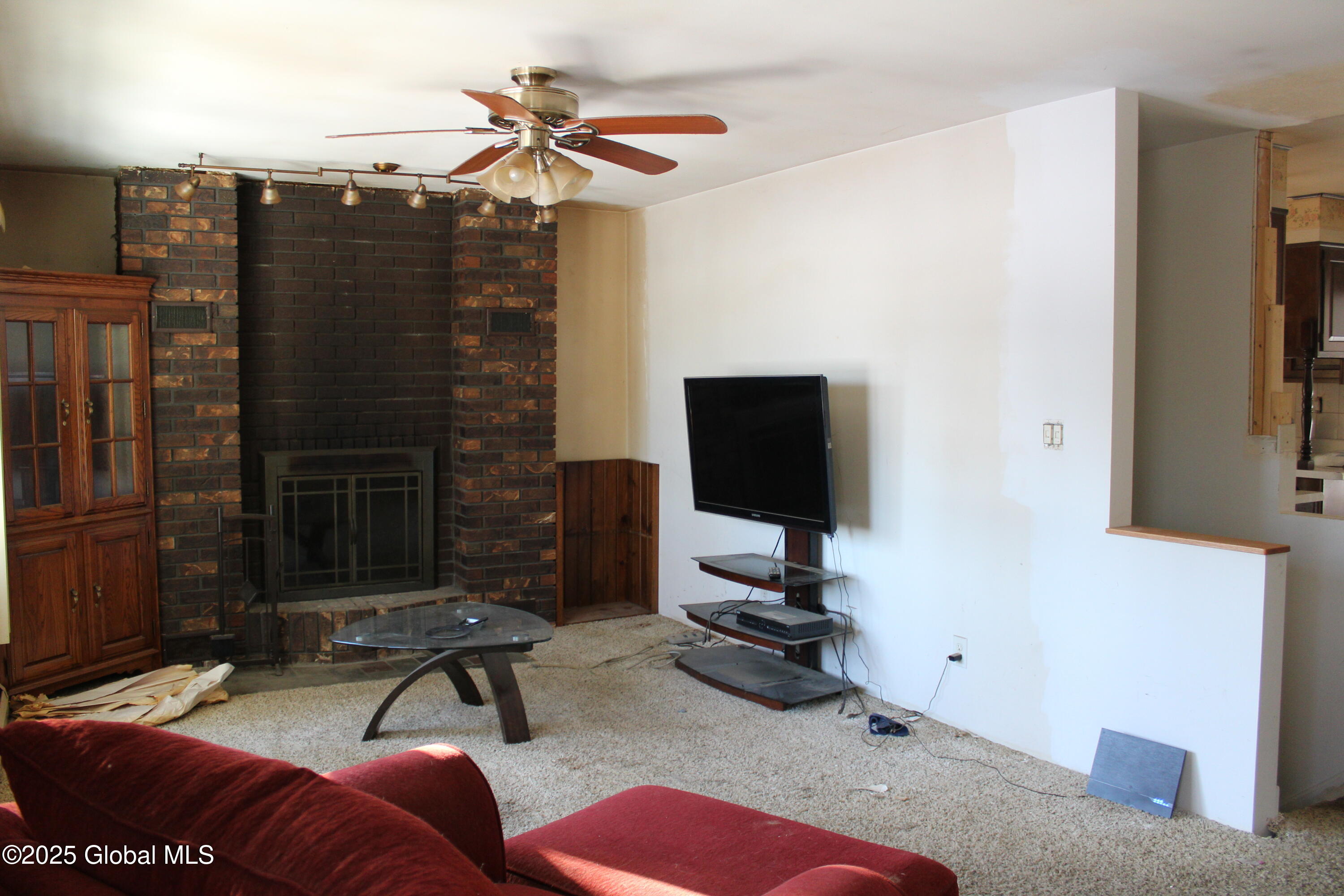 3224 Putnam Road Rotterdam, NY 12306 - Photo 29 of 41 Living Room