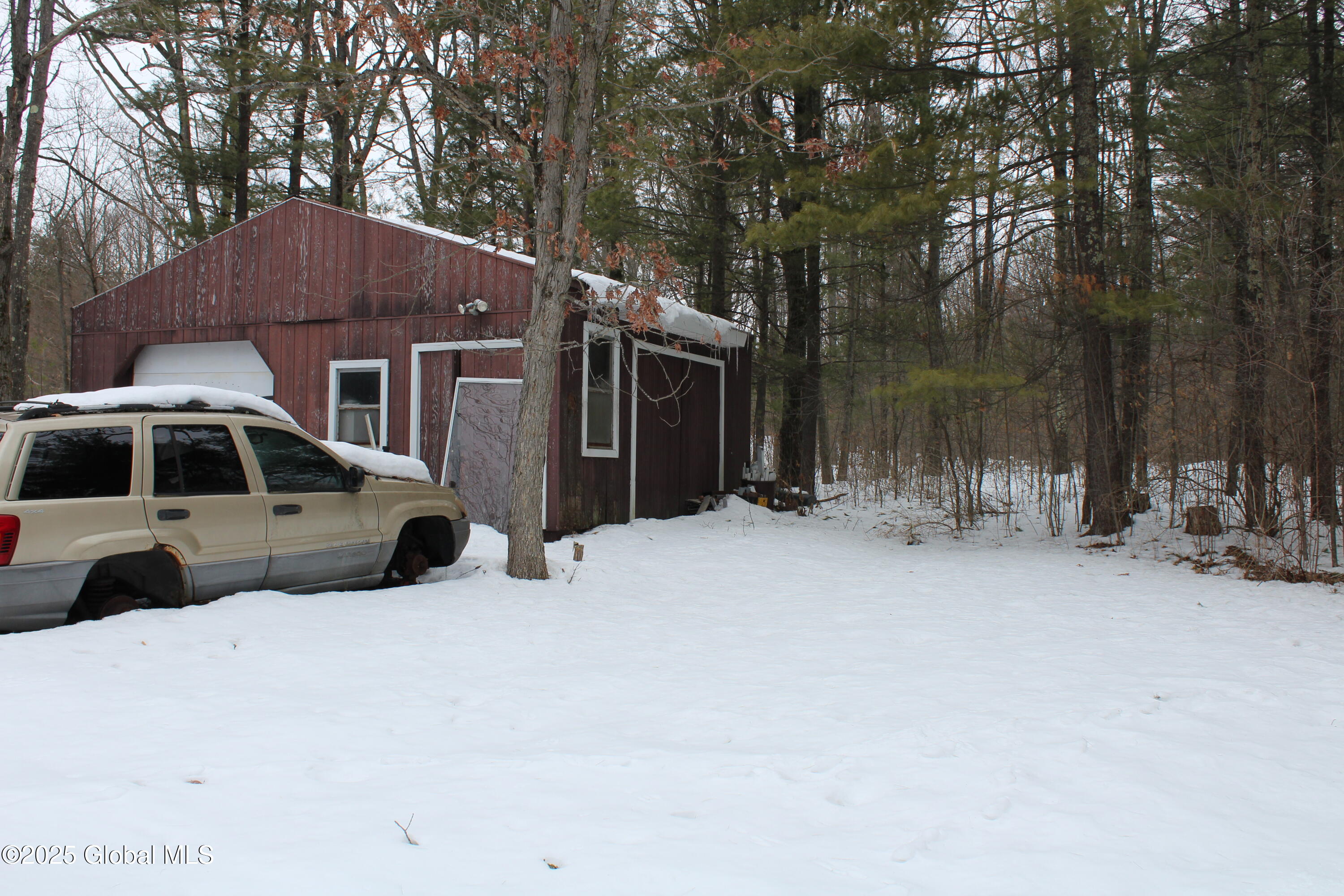 3224 Putnam Road Rotterdam, NY 12306 - Photo 40 of 41 Garage