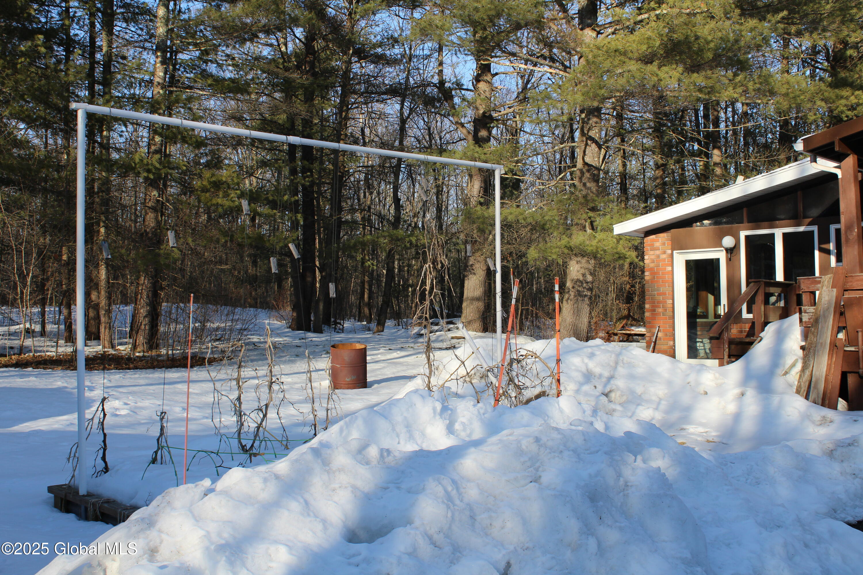 3224 Putnam Road Rotterdam, NY 12306 - Photo 5 of 41 yard