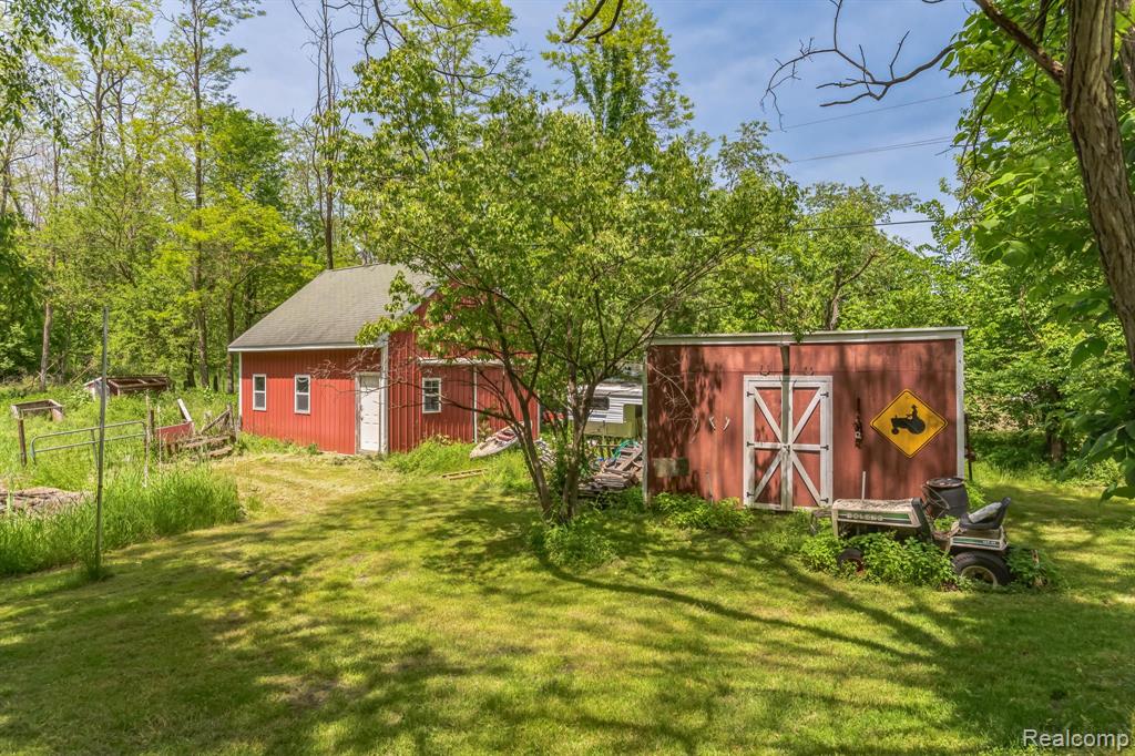 2086 Curdy Road Howell, MI 48855 - Photo 3 of 27