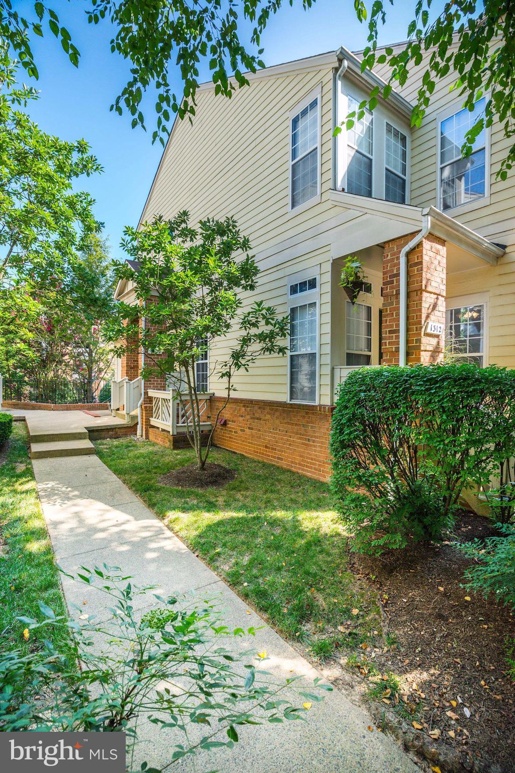 1310 Garden Wall Circle, Unit 202 Reston, VA 20194 - Photo 5 of 33