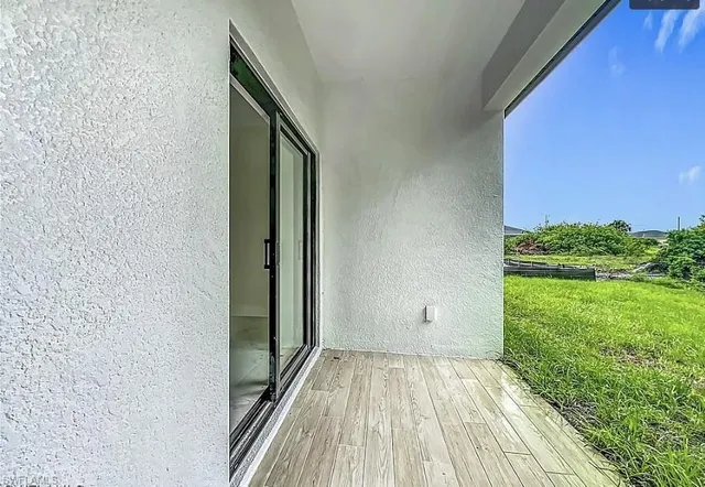 a view of yard with green space