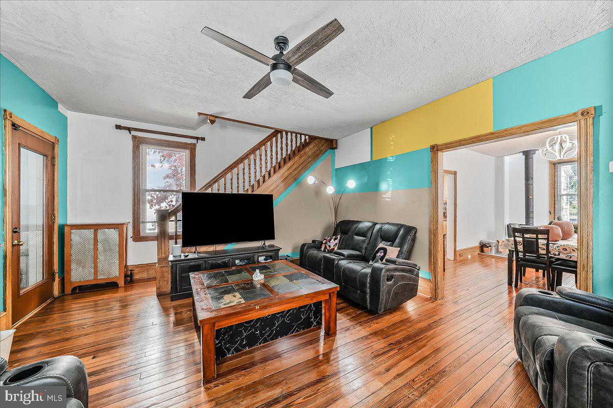1857 Eckard Avenue Abington, PA 19001 - Photo 12 of 34 Living Room