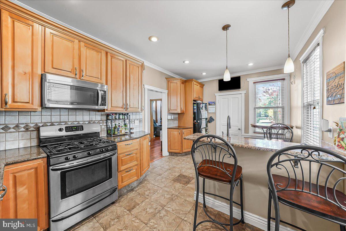 1857 Eckard Avenue Abington, PA 19001 - Photo 6 of 34 Kitchen