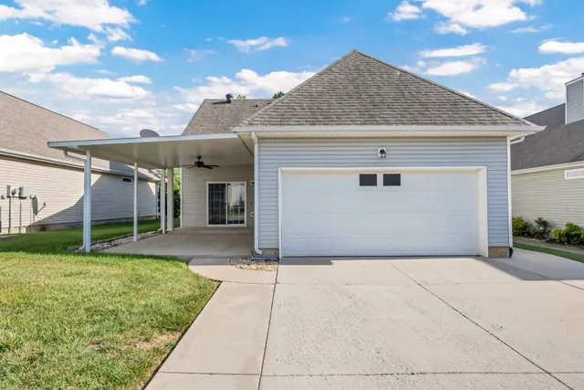 a view of a house with a yard