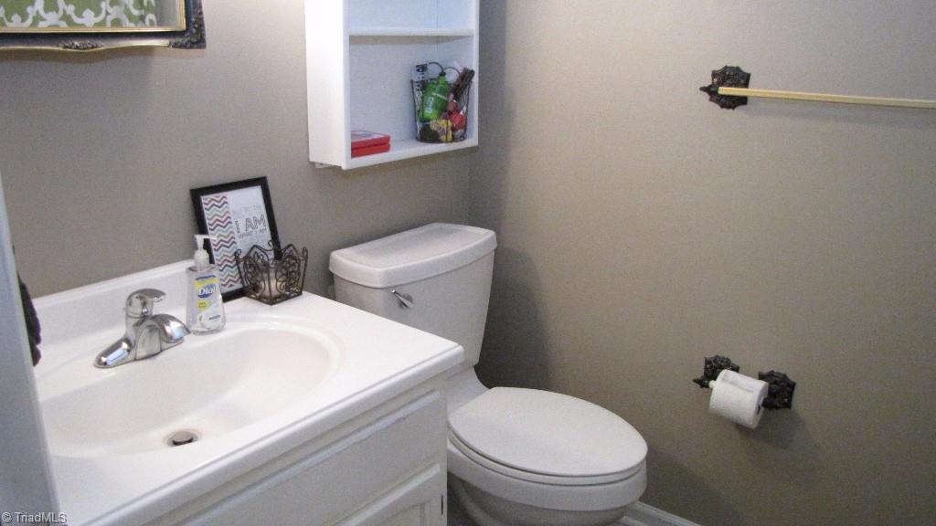 3963 Lewiston Road Summerfield, NC 27358 - Photo 17 of 22 Bath