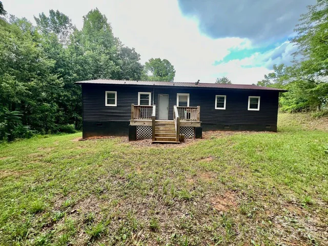 a house view with a backyard space