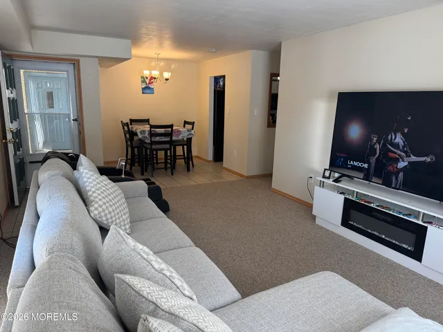 $1,950 | 6 Northrup Drive, Unit 215, Brick, NJ 08724