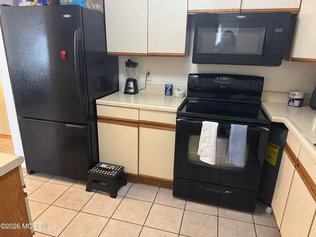 $1,950 | 6 Northrup Drive, Unit 215, Brick, NJ 08724