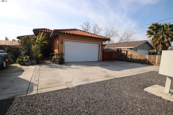 a view of a house with a yard and roof