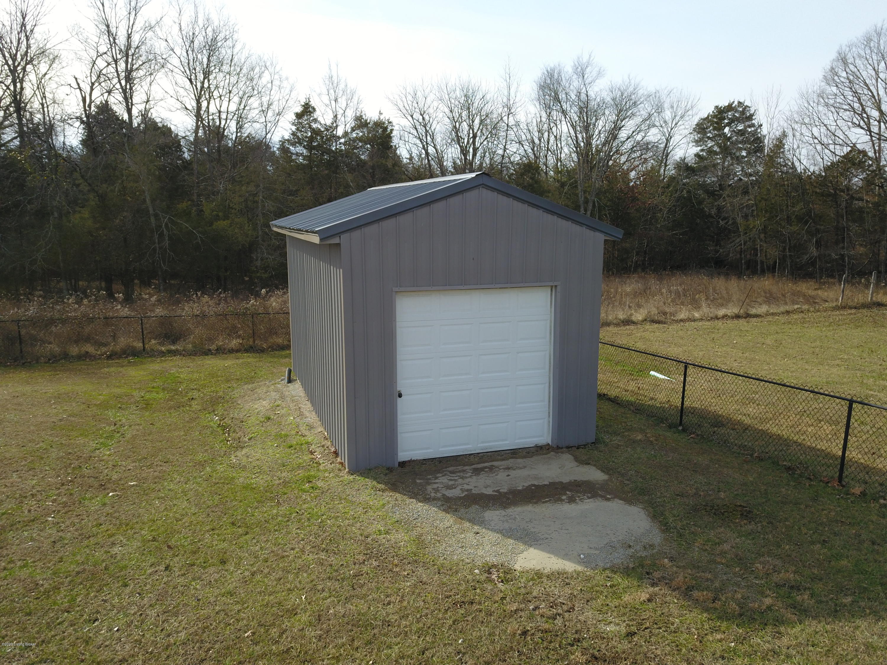 579 Cameron Ridge Road Shepherdsville, KY 40165 - Photo 35 of 39 Outbuilding