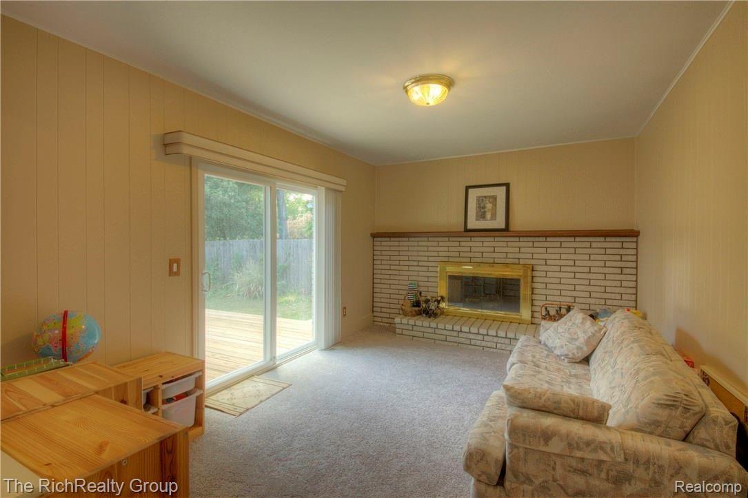43861 Arlington Road Canton, MI 48187 - Photo 26 of 40 living1.jpg