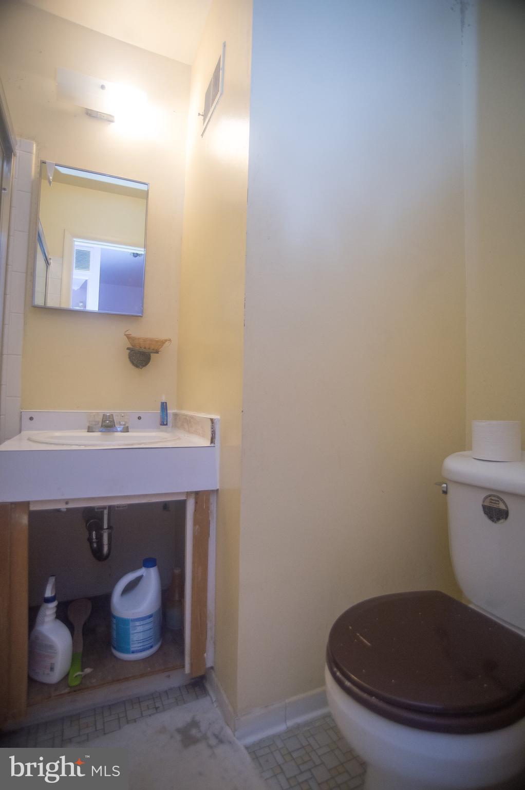 52 Timber Rock Road Gaithersburg, MD 20878 - Photo 15 of 30 a bathroom with a toilet