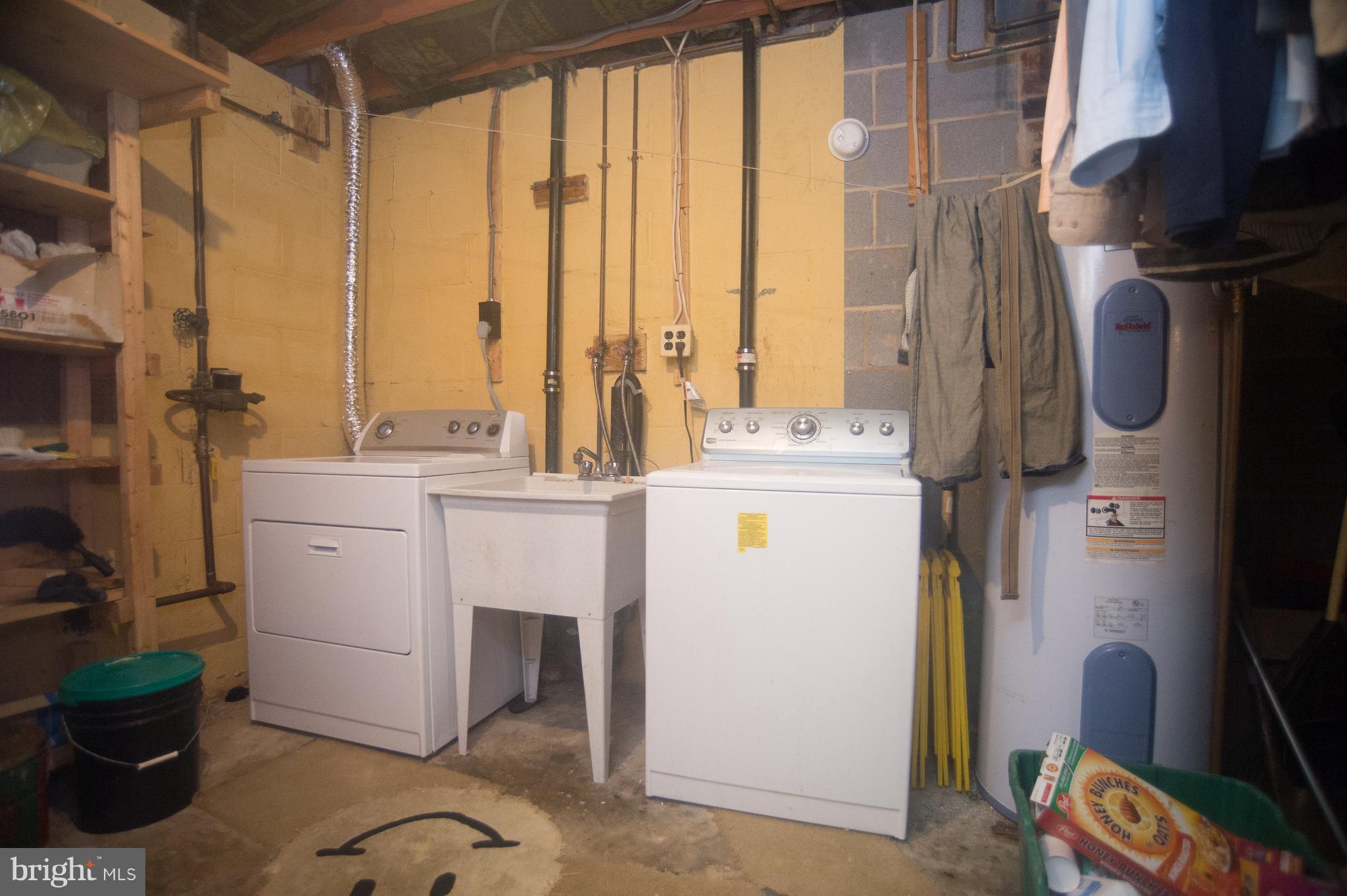 52 Timber Rock Road Gaithersburg, MD 20878 - Photo 22 of 30 a room with dryer and washer