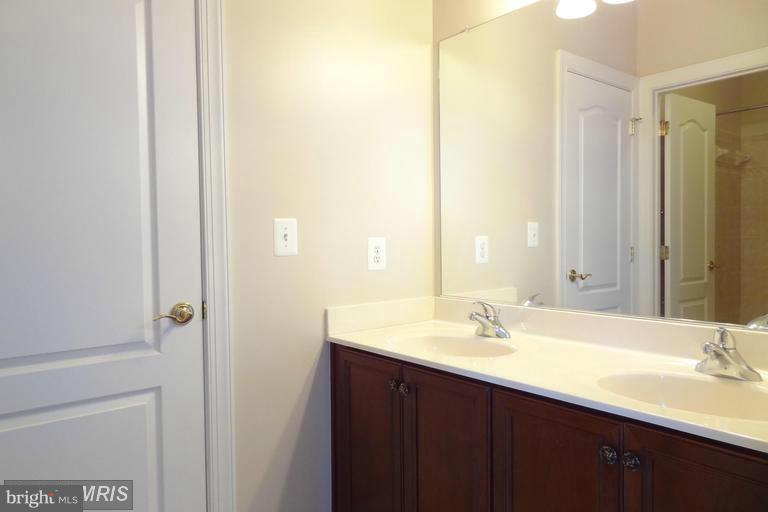 8530 Link Hills Loop Gainesville, VA 20155 - Photo 26 of 30 Bath