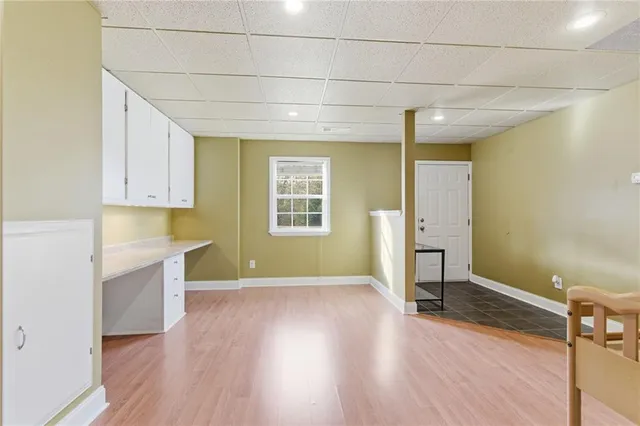 a view of a livingroom with furniture