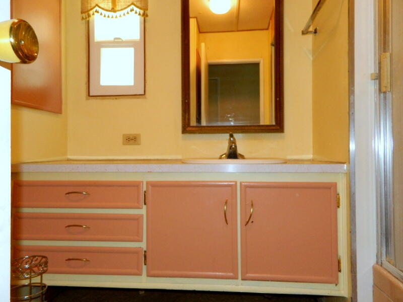301 Bandy Way Grants Pass, OR 97526 - Photo 24 of 30 Hall Bathroom