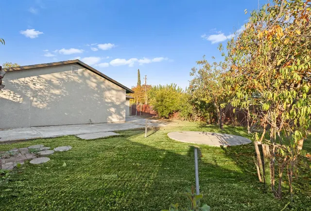 $299,900 | 221 West San Joaquin Street, Fresno, CA 93706
