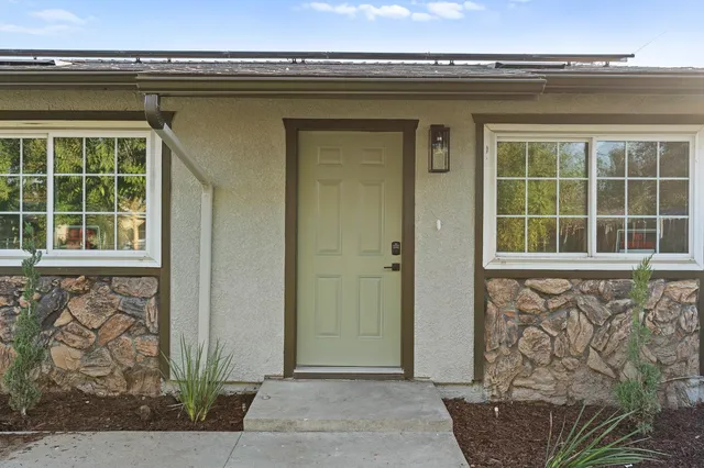 $299,900 | 221 West San Joaquin Street, Fresno, CA 93706