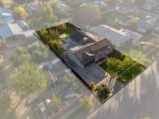 $299,900 | 221 West San Joaquin Street, Fresno, CA 93706