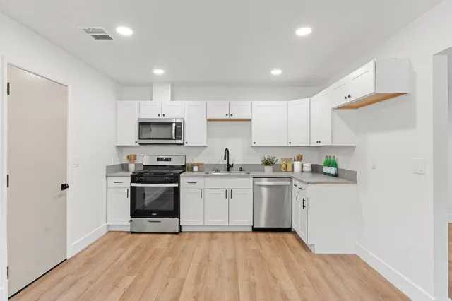 $299,900 | 221 West San Joaquin Street, Fresno, CA 93706