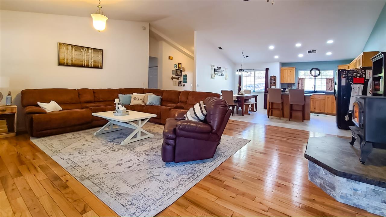 5107 Muskrat Road Weed, CA 96094 - Photo 5 of 19 Gallery Image 5