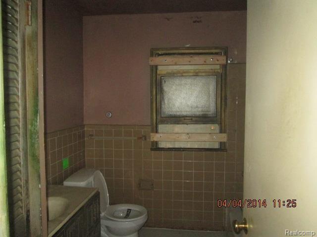 20832 Ridgemont Road Harper Woods, MI 48225 - Photo 9 of 13 IMG_4891.jpg