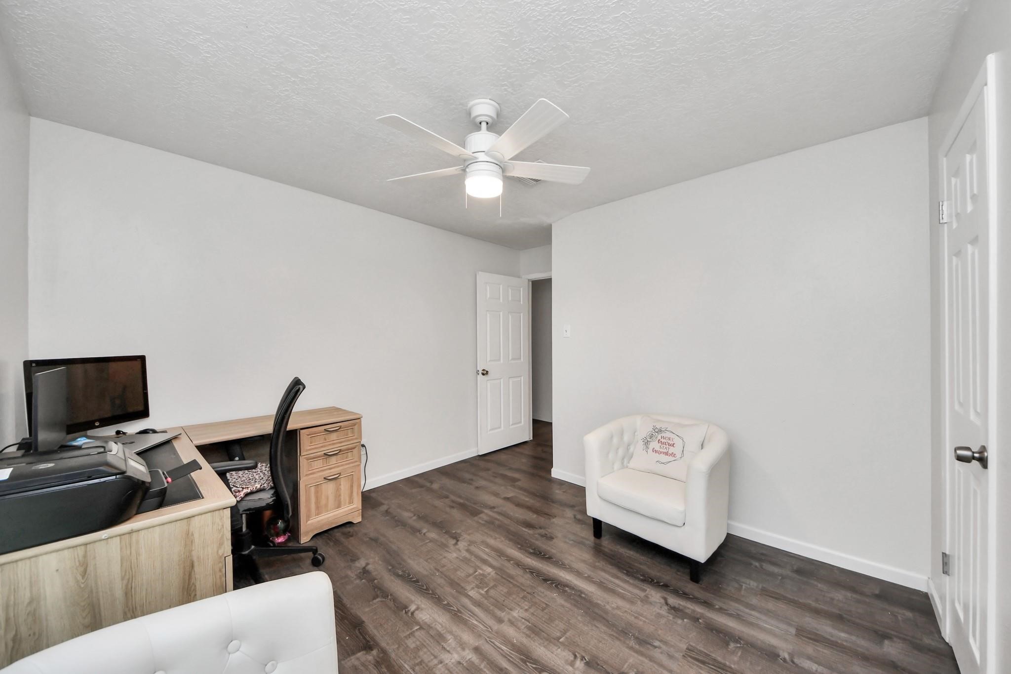 1415 Parry-Sound Pasadena, TX 77504 - Photo 27 of 34 a view of a livingroom with furniture and a flat screen tv