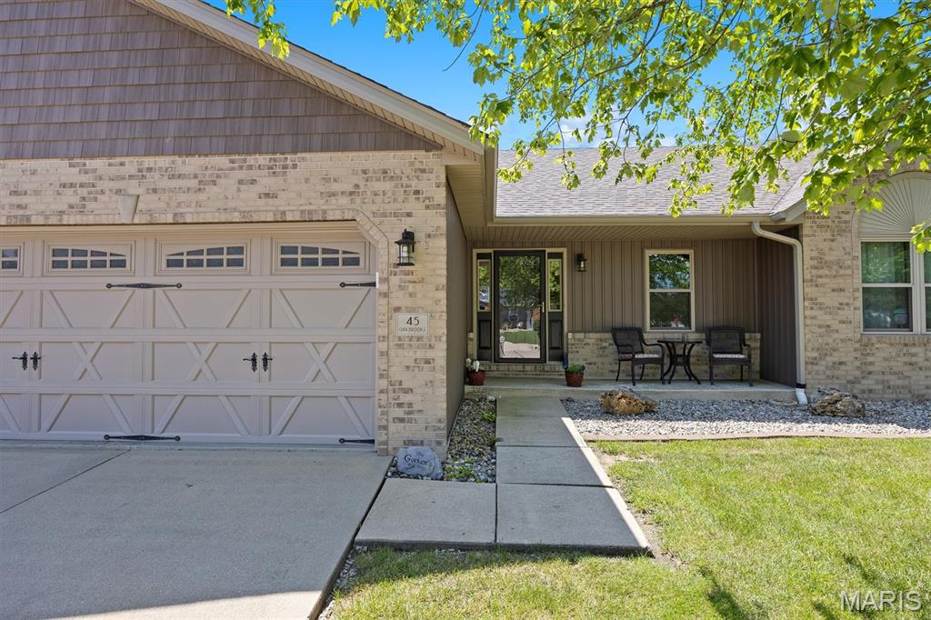 45 Oakbrooke Troy, IL 62294 - Photo 2 of 43
