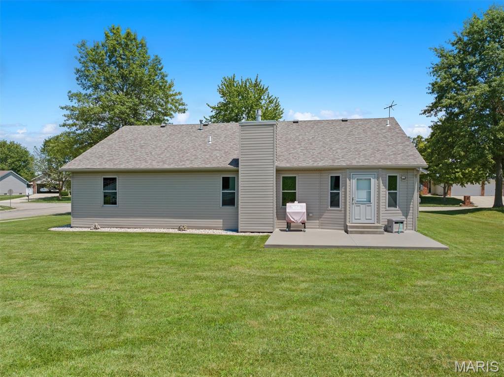 45 Oakbrooke Troy, IL 62294 - Photo 34 of 43