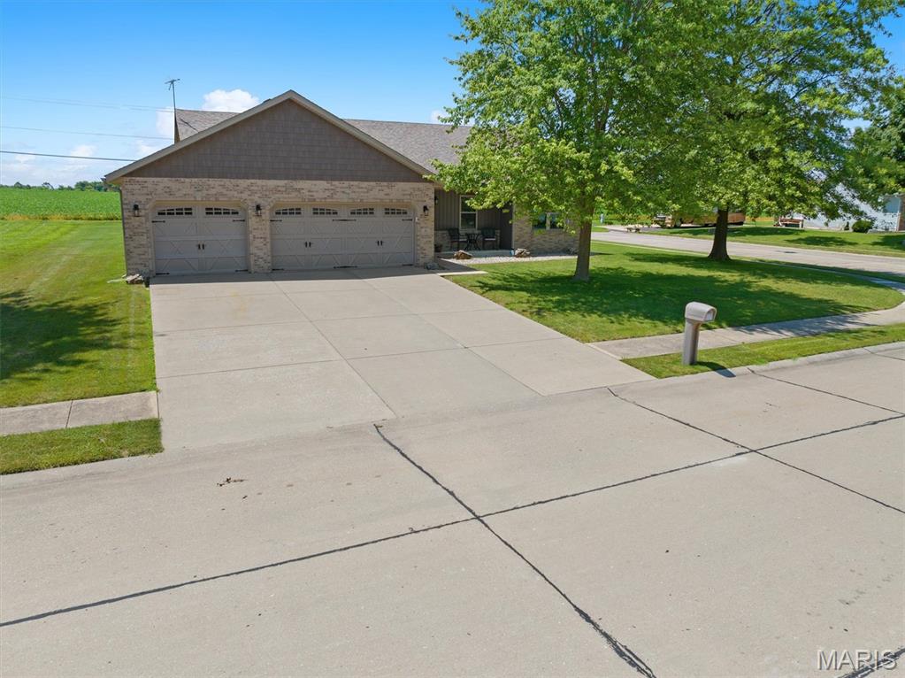 45 Oakbrooke Troy, IL 62294 - Photo 38 of 43