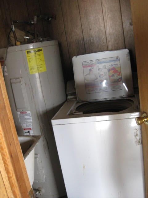 56650 McKinney Road Silver Lake, OR 97638 - Photo 29 of 36 Laundry room