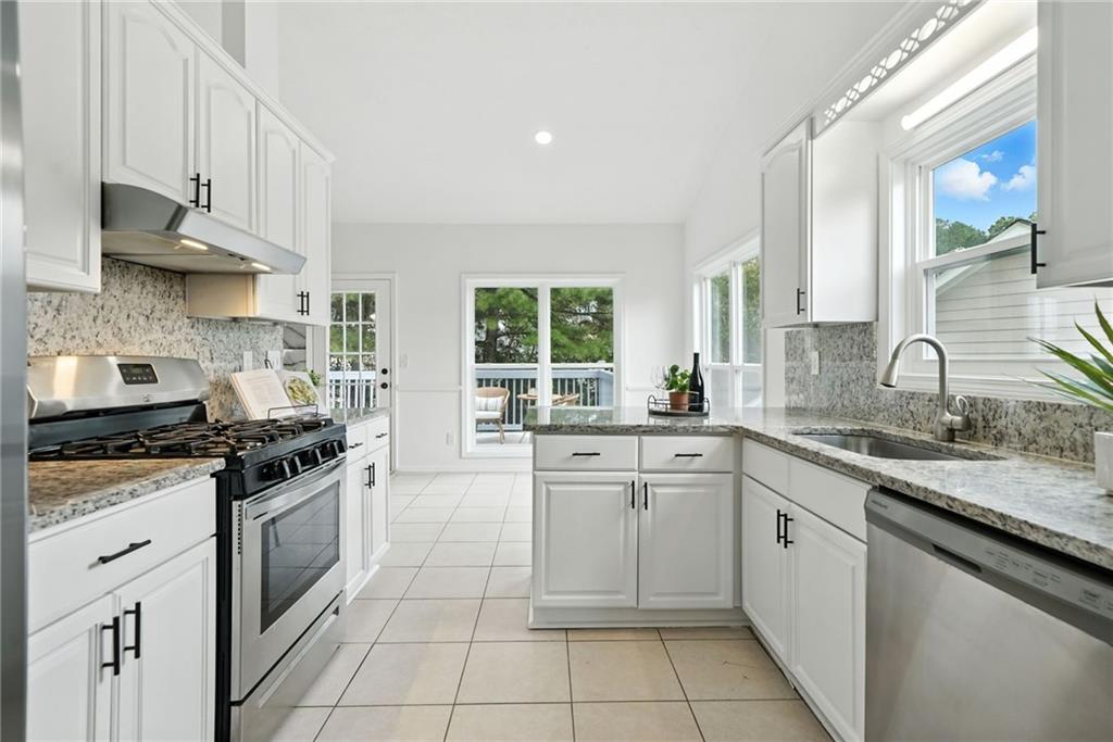 4777 Overlook View Court Northwest Duluth, GA 30096 - Photo 16 of 49