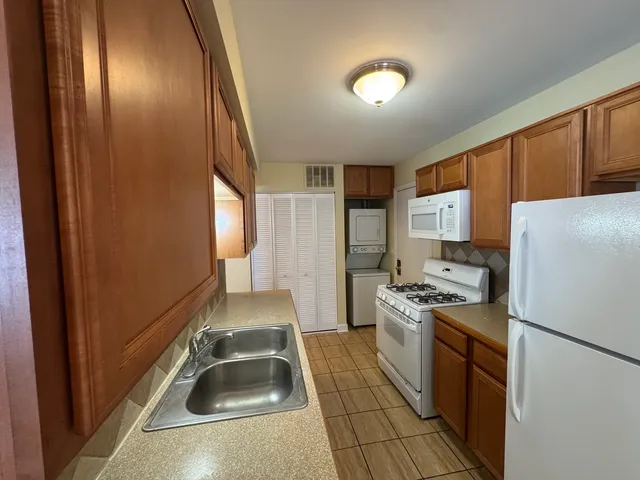 $2,600 | 460 North Lake Shore Drive, Unit 460, Palatine, IL 60067