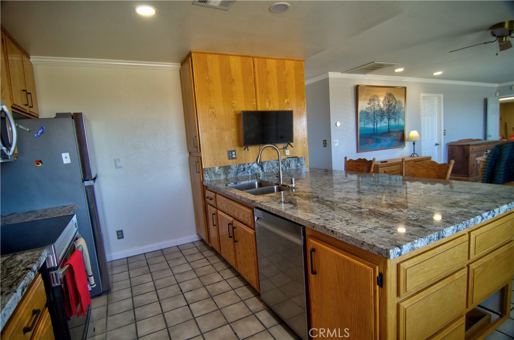 51063 Joshua Tree Road Landers, CA 92285 - Photo 22 of 38 More kitchen shots