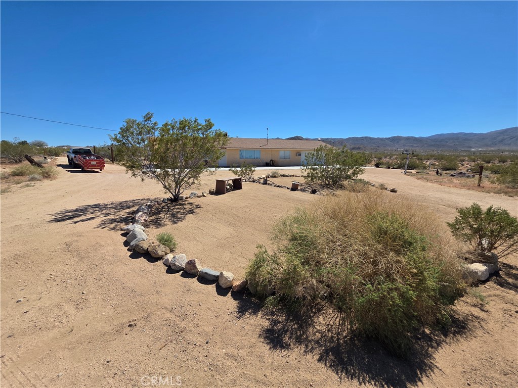 51063 Joshua Tree Road Landers, CA 92285 - Photo 4 of 38 Nice landscaping