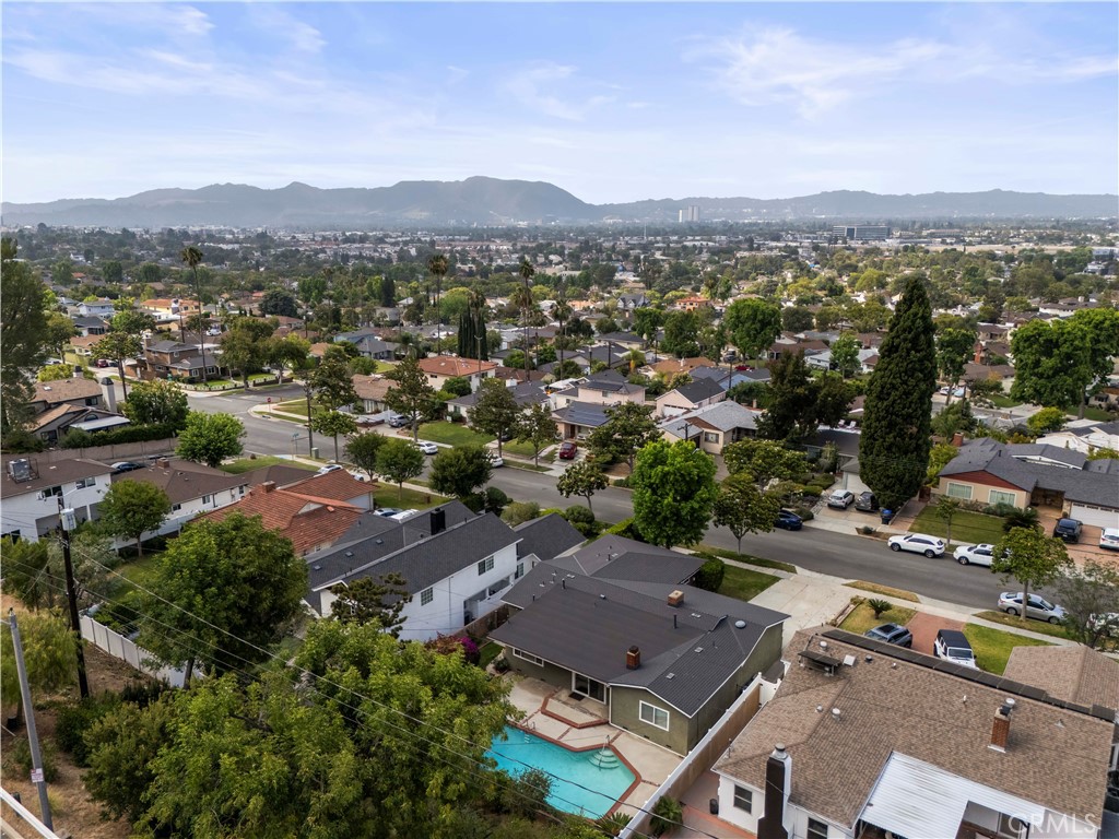 2724 North Kenneth Road Burbank, CA 91504 - Photo 6 of 35