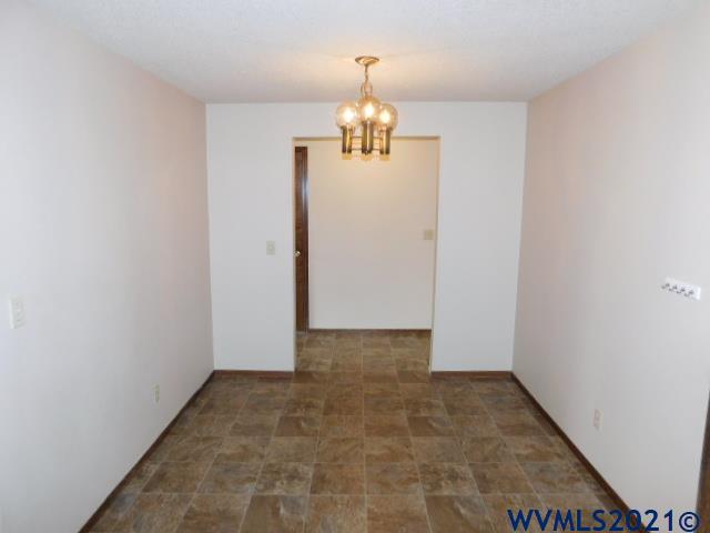 1044 Sharon Loop Southeast Salem, OR 97306 - Photo 10 of 29 Gallery Image 10