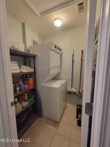 $2,200 | 1282 Beach Boulevard, Unit 209, Biloxi, MS 39530