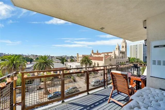 $1,199,999 | 2939 Leeward Avenue, Unit 212, Los Angeles, CA 90005