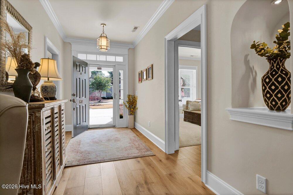 637 Tanbridge Road Wilmington, NC 28405 - Photo 9 of 69 Foyer